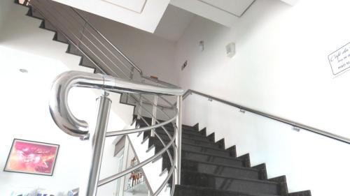 a staircase in a building with a metal railing at Laf Hotel in Registro