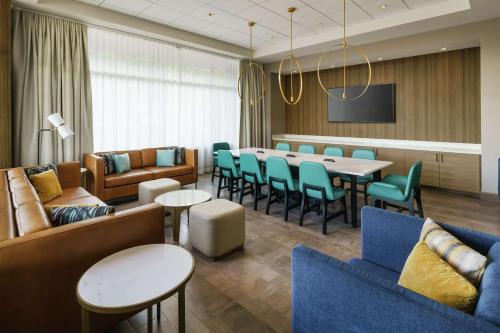 a waiting room with a table and chairs at Hilton Garden Inn Sunnyvale in Sunnyvale