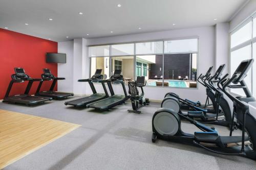 a gym with treadmills and elliptical machines at Hilton Garden Inn Sunnyvale in Sunnyvale