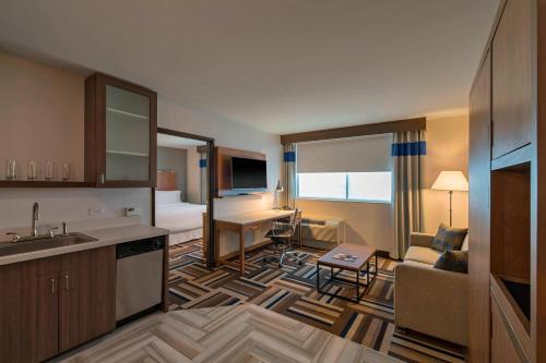 a hotel room with a kitchen and a living room at Four Points by Sheraton Midland in Midland