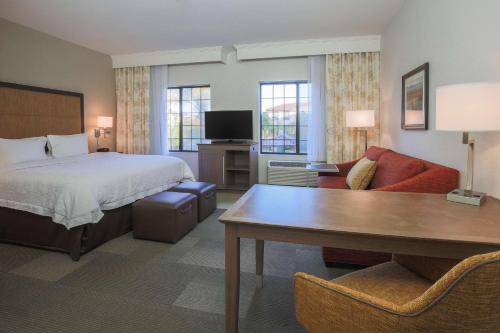 Postel nebo postele na pokoji v ubytování Hampton Inn & Suites Camarillo
