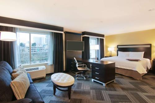 a hotel room with a bed and a desk at Hampton Inn & Suites Bellevue Downtown/Seattle in Bellevue