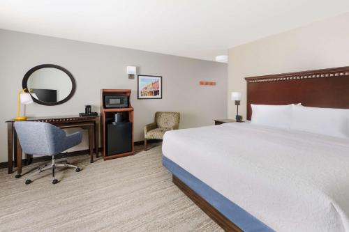 Hampton Inn & Suites West Sacramento Image