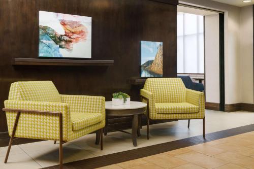 two chairs and a table in a waiting room at Hampton Inn & Suites Thousand Oaks in Thousand Oaks