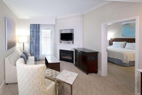 Hampton Inn & Suites South Park at Phillips Place Image