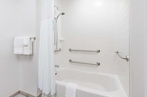 a white bathroom with a tub and a toilet at Hampton Inn Washington DC White House in Washington