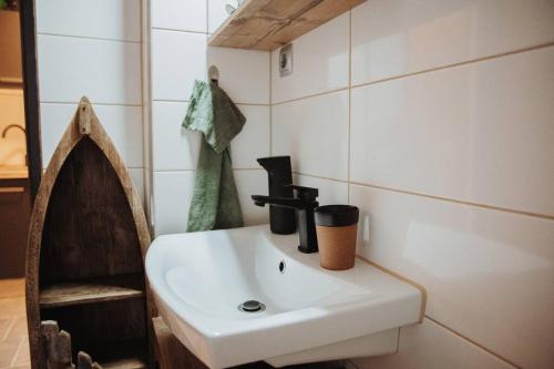 a bathroom with a sink with a cup on it at Pura Vida Workation & Ferienwohnung in Fischen