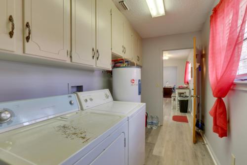 La cuisine est équipée de placards blancs et d'un lave-vaisselle. dans l'établissement Pet-Friendly Slocomb Vacation Rental with Sunroom!, 