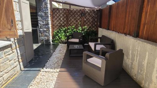 Ruang duduk di Apartamento con jardín en Linsoles