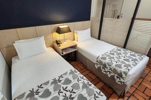 Katil atau katil-katil dalam bilik di Ferraretto Guarujá Hotel & Spa