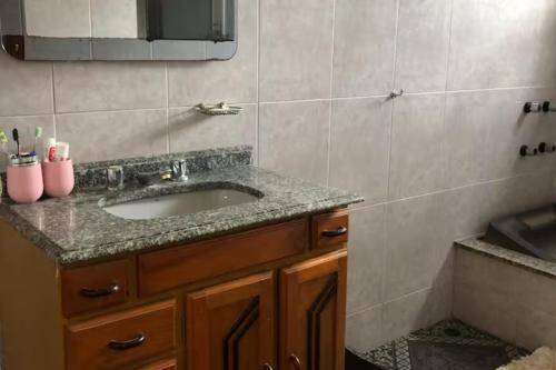 Dapur atau dapur kecil di Casa de campo com piscina, mesa de bilhar e 3 quartos