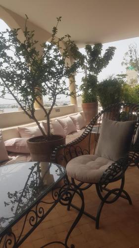Coin salon dans l'établissement Riad Thamayna