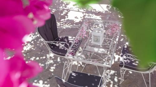 a table with a picture of a person sitting in a chair at White Haven Cave Home in Mesaria