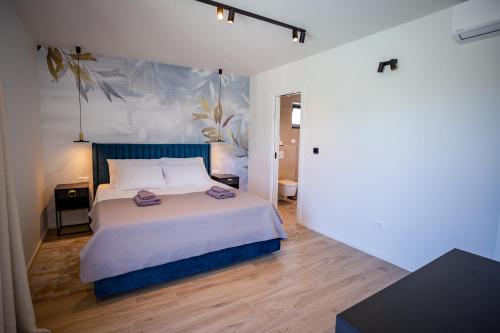 En eller flere senge i et værelse på Villa Mia Stella