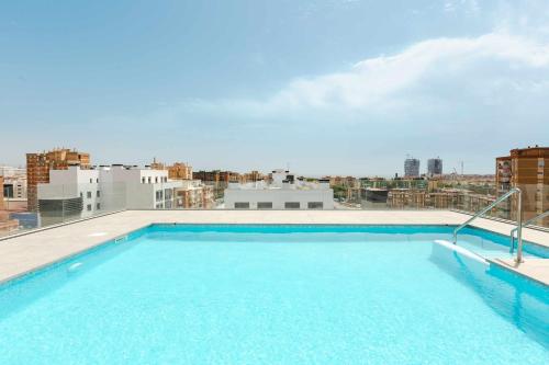 a large swimming pool on the roof of a building at Cosmopolitan Loft & Malaga Beach in Málaga