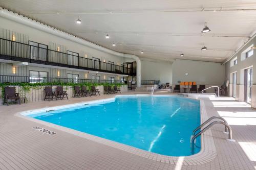 a large swimming pool in a large building with a hotel at Best Western Pembroke Inn & Conference Centre in Pembroke