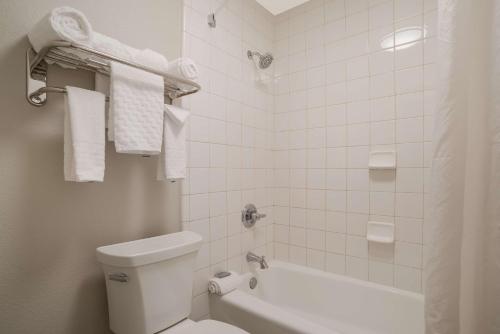 Ένα μπάνιο στο Best Western Flagship Inn