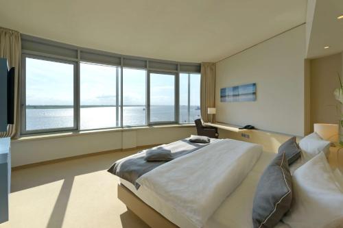 ATLANTIC Hotel Sail Cityにあるベッド