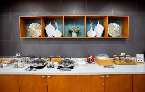 Kuchyň nebo kuchyňský kout v ubytování SpringHill Suites by Marriott Baton Rouge Gonzales