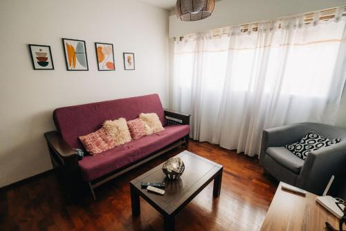 a living room with a purple couch and a coffee table at Department Pancho Olivar in Mendoza