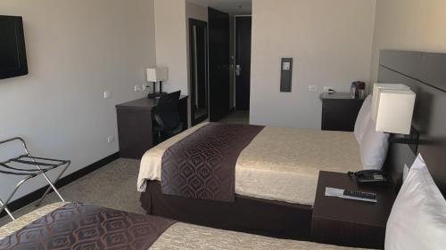a hotel room with two beds and a television at HOTEL CHACAO SUITES in Caracas