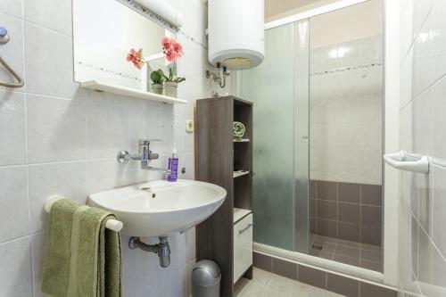 Apartments by the sea Mastrinka, Ciovo - 21442