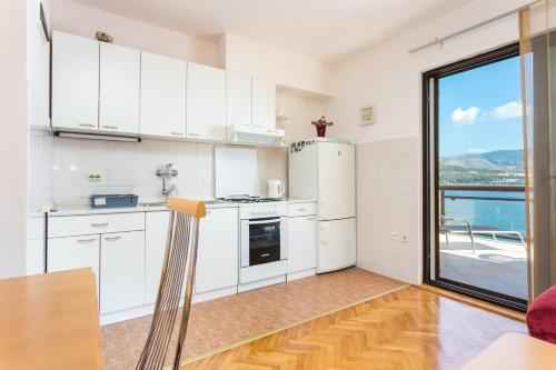 Apartments by the sea Mastrinka, Ciovo - 21442