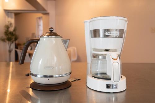 a white blender sitting on a counter next to at 湘南OCEAN HOUSE in Koshigoe