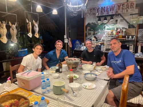 Επισκέπτες που μένουν στο PunNa Homestay @ Bangsai