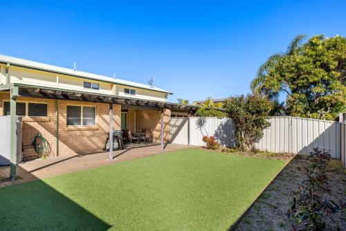 Κήπος έξω από το Bombora Walking Distance to Fingal Beach- Farm Rd, Fingal Bay