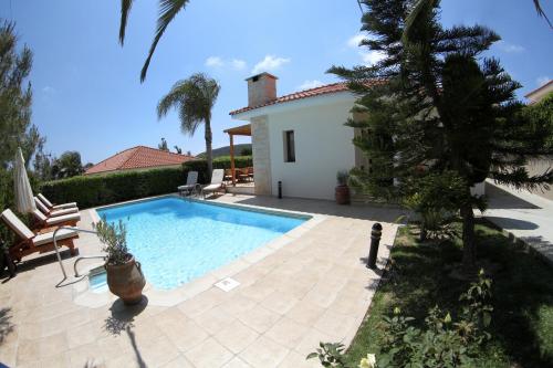 Bazén v ubytování Eve Pissouri Soultanina Villa nebo v jeho okolí