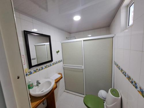 a bathroom with a shower and a sink and a toilet at Mary & Matt lodge in Providencia