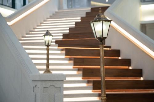 two street lights next to a stairway with stairs at Guangzhou Wogo Yuanbao Hotel-Zhujiang New Town-Free Canton Fair Shuttle Bus & Overseas Buyer Registration Services in Guangzhou