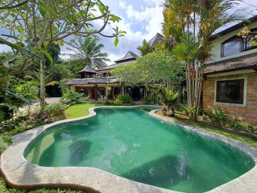 Πισίνα στο ή κοντά στο Dzawani Villa Ubud
