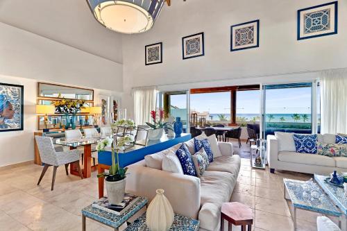 Fotografie z fotogalerie ubytování Spectacular Beachfront Penthouse W- Private Jacuzzi At Cap Cana v destinaci Punta Cana