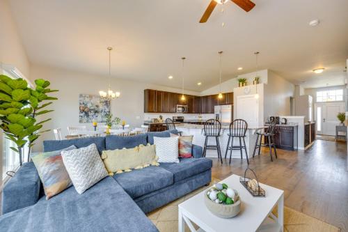 Dapur atau dapur kecil di Stunning Peyton Retreat with Game Room, Private Yard