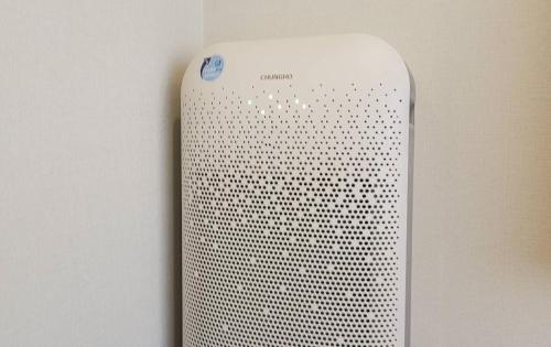 a white radiator is on the corner of a wall at Hotel Grand Bay Boryeong in Boryeong