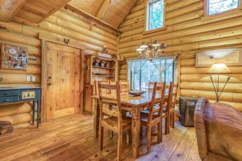 Fotografie z fotogalerie ubytování Eagles Nest - Natural Log Cabin with Guest House v destinaci Idyllwild