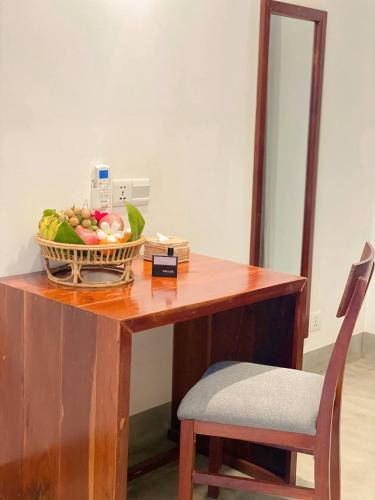 Makanan di atau berdekatan hotel