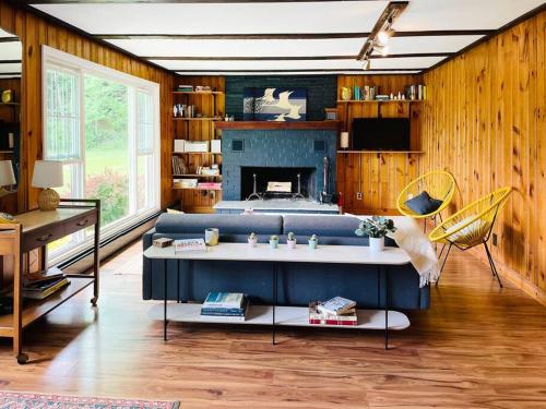 Gallery image of Modern Catskills Oasis w Pool and Bar Hall in Sundown