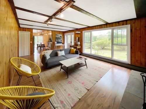Gallery image of Modern Catskills Oasis w Pool and Bar Hall in Sundown