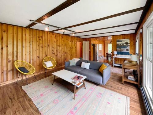 Gallery image of Modern Catskills Oasis w Pool and Bar Hall in Sundown