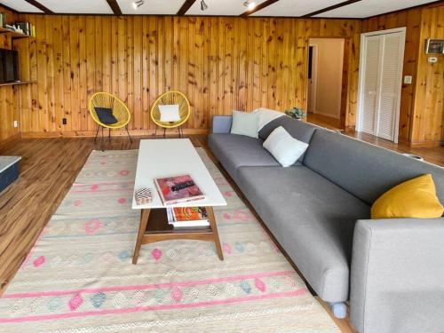 Gallery image of Modern Catskills Oasis w Pool and Bar Hall in Sundown