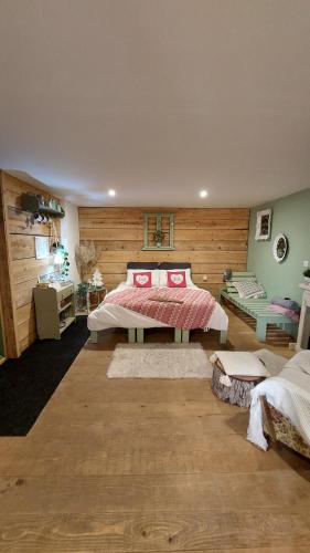 Un pat sau paturi într-o cameră la Cottage Spa Ada