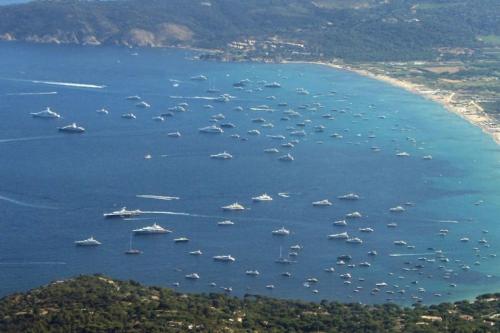 Villa st Tropez Pieds dans l'eau Pampelonne Plage
