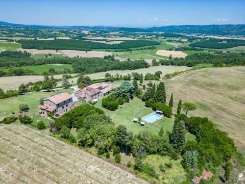 an aerial view of a large estate with a house at Agriturismo Spazzavento in Palazzone