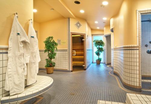 a large bathroom with a shower and a toilet at Hotel Das Bayerwald in Lam
