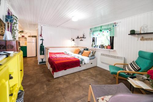Ein Bett oder Betten in einem Zimmer der Unterkunft Boho House 1 camp Terme Catez with promotional tickets prices