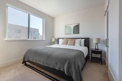 a bedroom with a bed and a large window at Mountain View 1br w spa lounge wd nr shops SFO-1415 in Los Altos