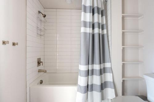 a bathroom with a shower curtain and a tub at Mountain View 1br w spa lounge wd nr shops SFO-1415 in Los Altos